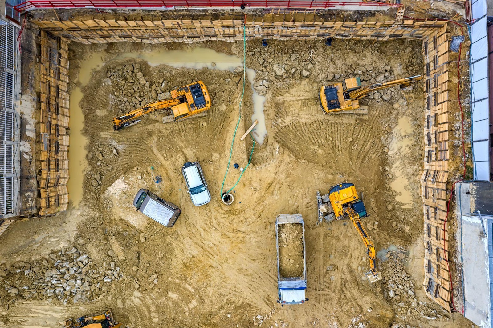 Smart construction sites use the Excavation Safety Checklist for safer construction sites. Learn more at 1stReporting.com.